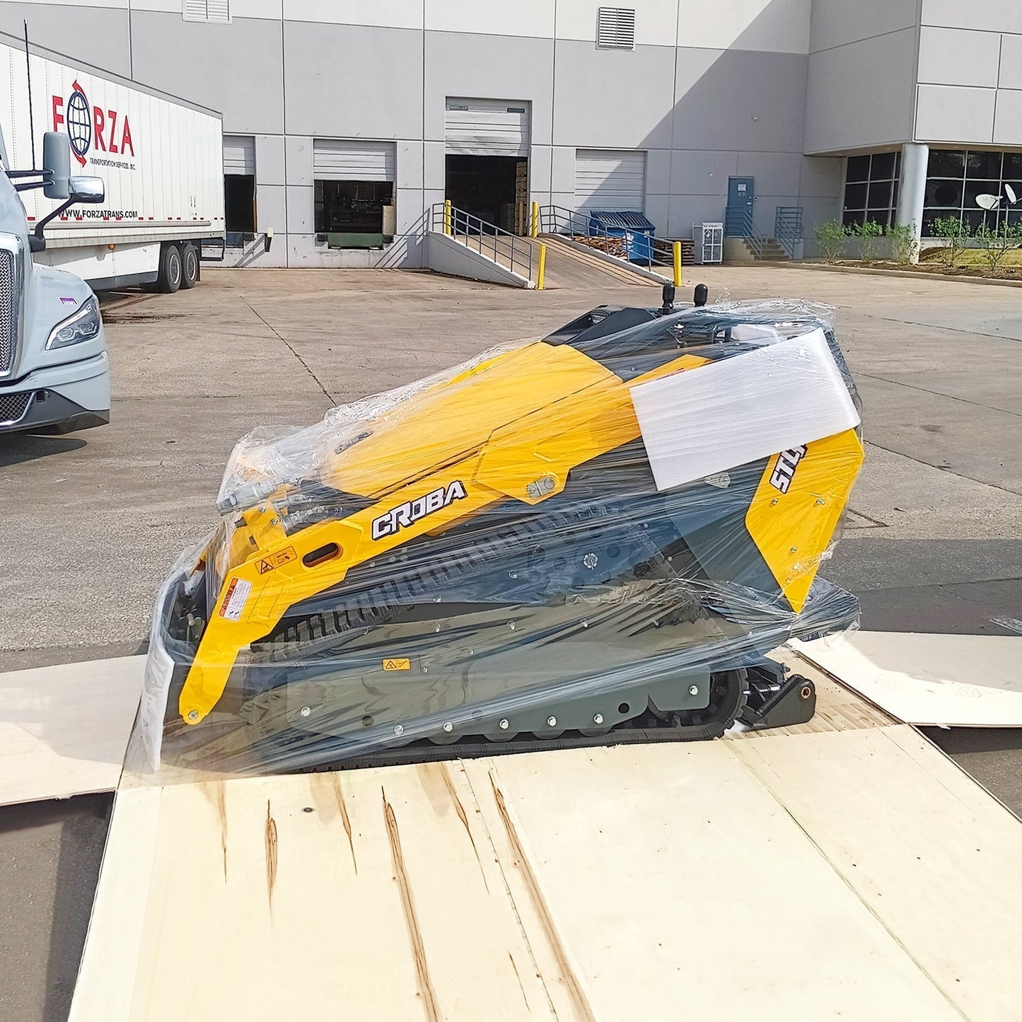Mini Skid Steer Stand On Compact Track Loader ( 4 in 1 bucket included ) with 25HP KUBOTA D1105 Diesel Engine, Common Industry Interface (CII), CROBA  STL1000